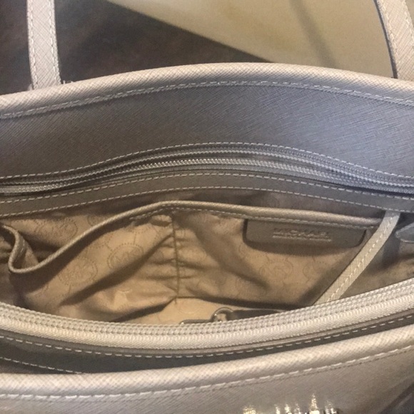 Micheal Kors - Picture 2 of 3